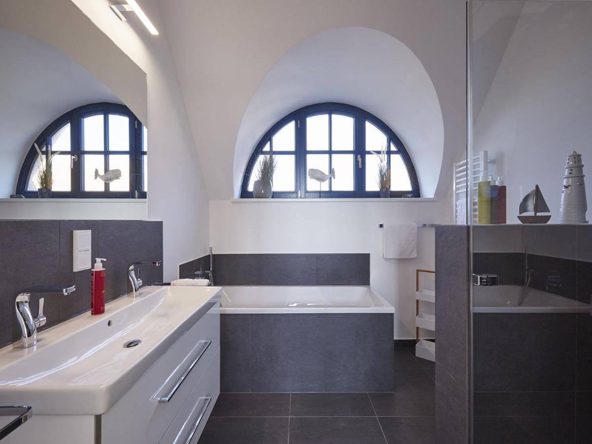 Reetland Am Meer - Premium Reetdachvilla Mit 3 Schlafzimmern, Sauna, Kamin Und Massagesessel F05 Dranske Exterior foto